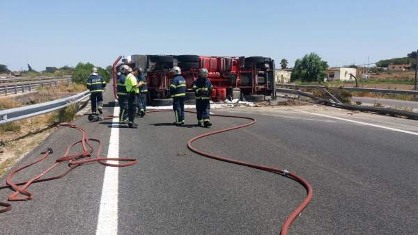 Operativos trabajan en el trasvase de carga Operativos trabajan en el trasvase de carga