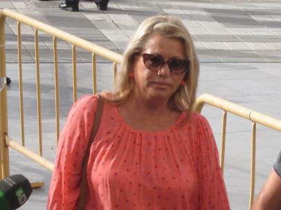 Maite Zaldívar entrando en los juzgados