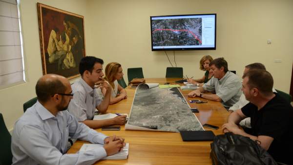 NOTA DE PRENSA Y FOTOGRAFÍAS: CARRIL BUS VAO REUNIÓN AYUNTAMIENTOS NOTA DE PRENSA Y FOTOGRAFÍAS: CARRIL BUS VAO REUNIÓN AYUNTAMIENTOS