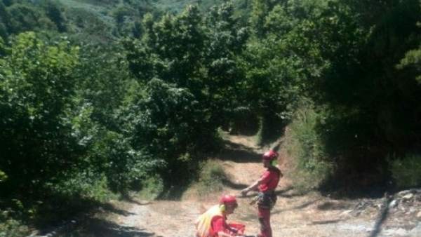 Rescate del hombre herido por la coz de una yegua. Rescate del hombre herido por la coz de una yegua.