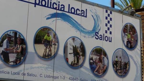 Cartel informativo de la Policía de Salou Cartel informativo de la Policía de Salou