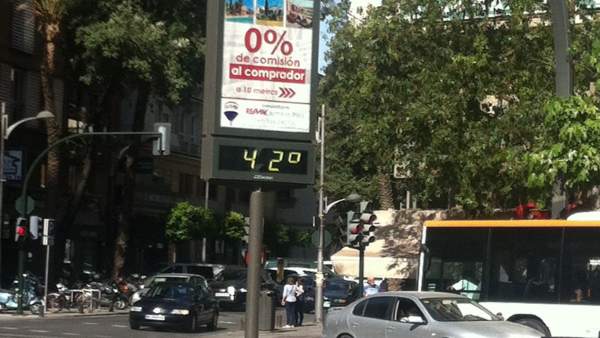 Termómetro marca 42º, calor en Murcia Termómetro marca 42º, calor en Murcia