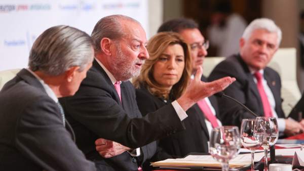 Rodríguez Villalobos y Susana Díaz, en los Desayunos de Europa Press Rodríguez Villalobos y Susana Díaz, en los Desayunos de Europa Press