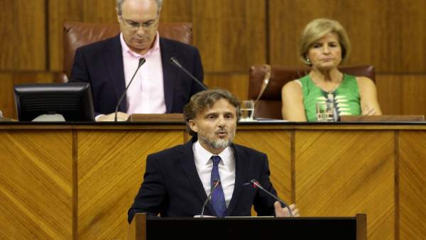 El consejero de Medio Ambiente, José Fiscal, en el Parlamento El consejero de Medio Ambiente, José Fiscal, en el Parlamento
