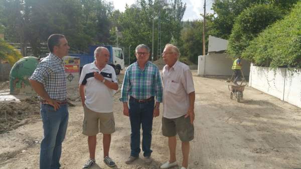 Jódar (1i) visita los trabajos tras la riada en el Puente Jontoya. Jódar (1i) visita los trabajos tras la riada en el Puente Jontoya.