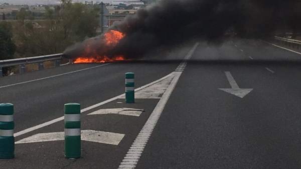 Vehículo incendiado Antequera Vehículo incendiado Antequera