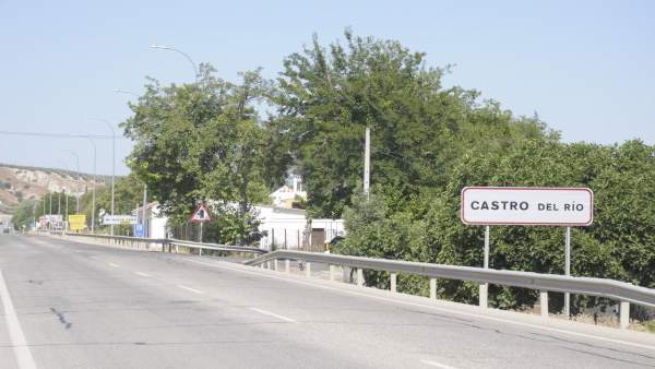 Paso de la carretera N-432 por Castro del Río Paso de la carretera N-432 por Castro del Río