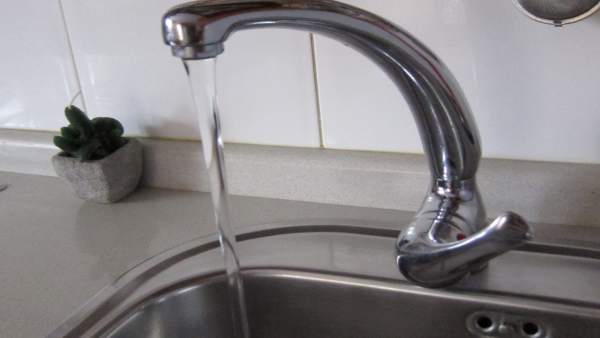 Grifo De Agua En Un Hogar De Cáceres. Grifo De Agua En Un Hogar De Cáceres.