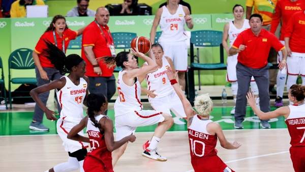 Anna Cruz anota la canasta decisiva en el España - Turquía Anna Cruz anota la canasta decisiva en el España - Turquía