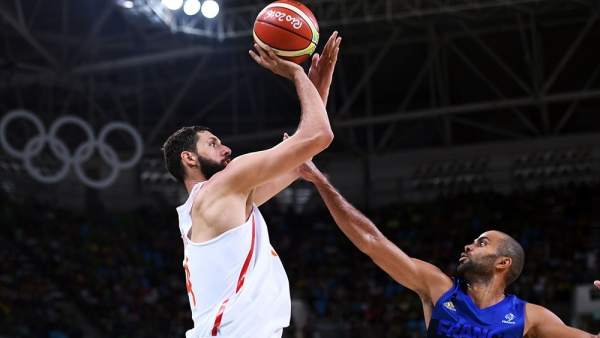 Mirotic y Parker en el España - Francia Mirotic y Parker en el España - Francia