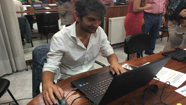Jorge Suárez vota en las primarias de En Marea Jorge Suárez vota en las primarias de En Marea