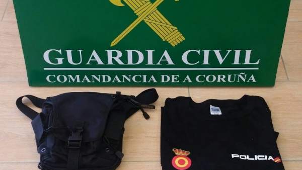 Un hombre se hacía pasar por agente de Policía en A Coruña Un hombre se hacía pasar por agente de Policía en A Coruña