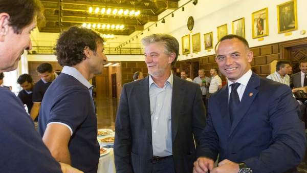 El alcalde de Zaragoza con el presidente del R. Zaragoza, Cristina Lapetra El alcalde de Zaragoza con el presidente del R. Zaragoza, Cristina Lapetra
