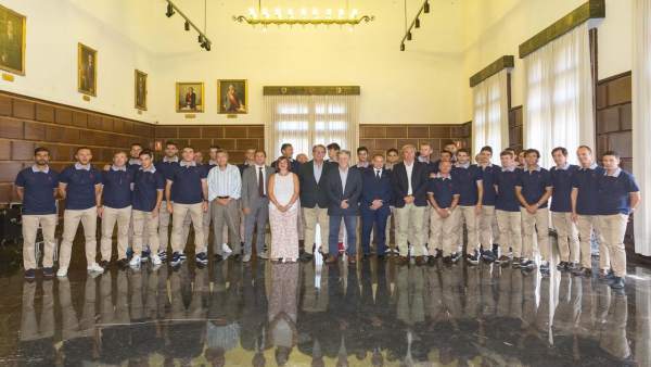 El Real Zaragoza con los grupos del Ayuntamiento El Real Zaragoza con los grupos del Ayuntamiento