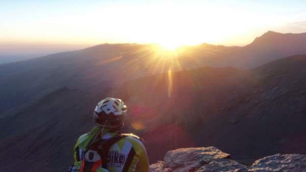 Sierra Nevada culmina su calendario deportivo con la Subida Nocturna al Veleta Sierra Nevada culmina su calendario deportivo con la Subida Nocturna al Veleta