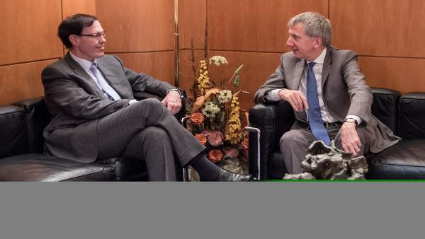 El consejero vasco de Hacienda, con el ministro de Finanzas de Irlanda El consejero vasco de Hacienda, con el ministro de Finanzas de Irlanda
