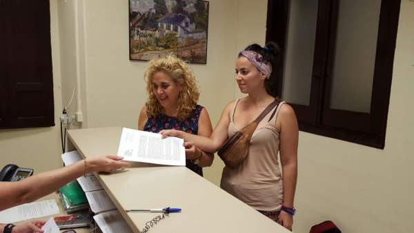 Remedios RAmos en el registro del Ayuntamiento Remedios RAmos en el registro del Ayuntamiento
