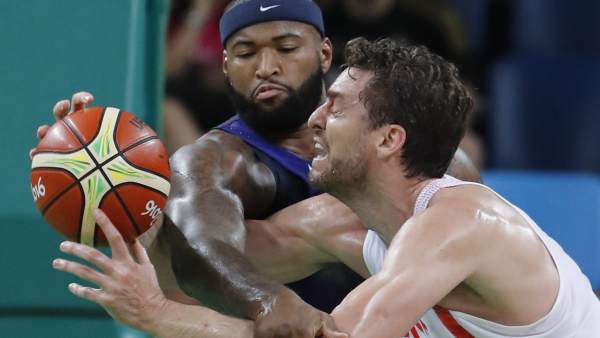 Pau Gasol ante Paul George Pau Gasol ante Paul George