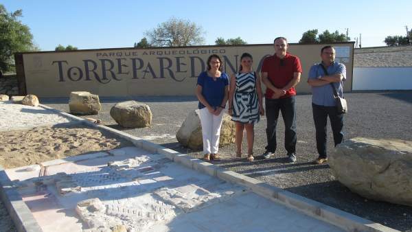 Visita de la diputada provincial Carmen Gómez a Torreparedones Visita de la diputada provincial Carmen Gómez a Torreparedones