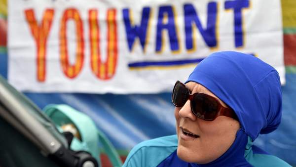 Protestas contra la prohibición al burkini