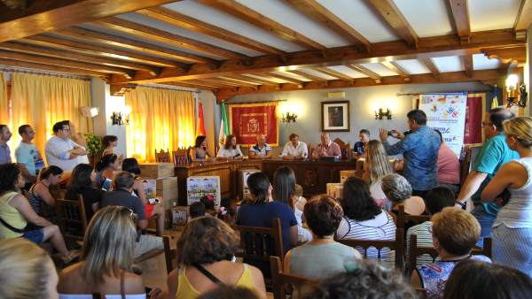 Acto de entrega de los medicamentos con la presencia de Carlos Baute. Acto de entrega de los medicamentos con la presencia de Carlos Baute.