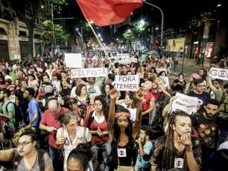 Marcha del "Fora Temer" en Río de Janeiro el día del juicio político a Rousseff