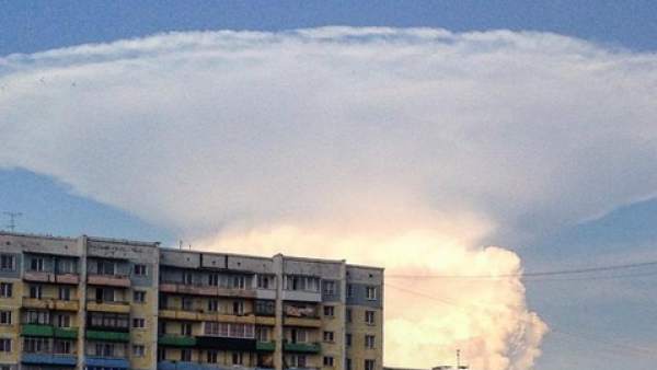 Nube en forma de hongo en Siberia. Nube en forma de hongo en Siberia.