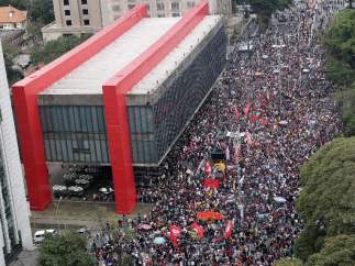 Brasileños marchan contra MIchel Temer y piden elecciones