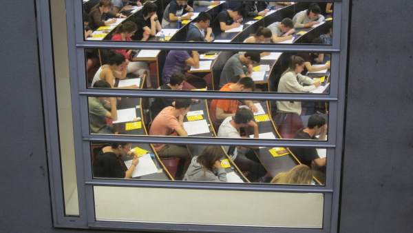Examen de Selectividad en la universidad UPF de Barcelona Examen de Selectividad en la universidad UPF de Barcelona