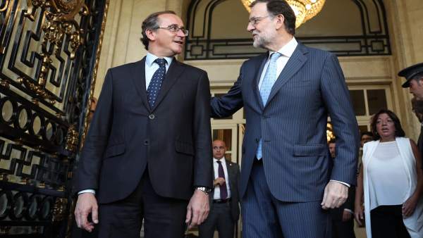 Mariano Rajoy y Alfonso Alonso en un desayuno informativo Mariano Rajoy y Alfonso Alonso en un desayuno informativo