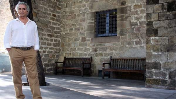 El escritor barcelonés Ildefonso Falcones retratado en las Drassanes de Barcelona, uno de los escenarios de la continuación del 'bestseller' 'La Catedral del Mar', titulada 'Los herederos de la Tierra' y publicada el pasado 31 de agosto por Grijalbo y Rosa dels Vents. El escritor barcelonés Ildefonso Falcones retratado en las Drassanes de Barcelona, uno de los escenarios de la continuación del 'bestseller' 'La Catedral del Mar', titulada 'Los herederos de la Tierra' y publicada el pasado 31 de agosto por Grijalbo y Rosa dels Vents.