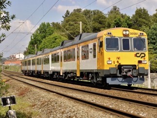 Tren de la serie 592 accidentado en O Porriño