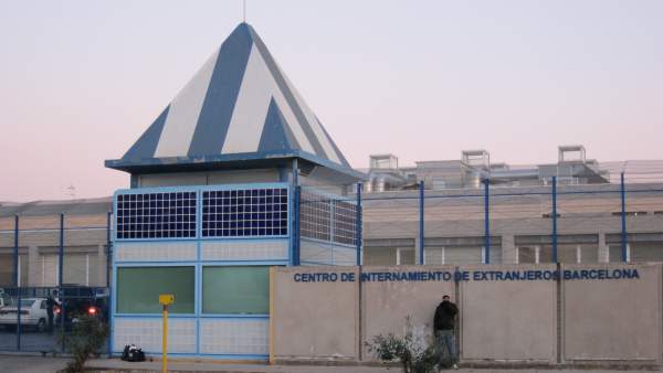 Centro de Internamiento de Extranjeros Centro de Internamiento de Extranjeros