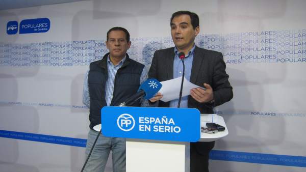 José Antonio Nieto interviene en una rueda de prensa junto a Rafael Merino José Antonio Nieto interviene en una rueda de prensa junto a Rafael Merino