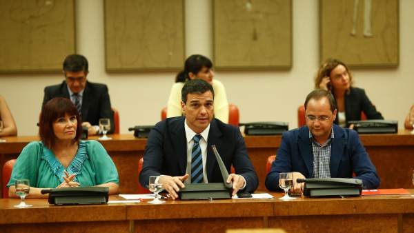 Micaela Navarro, Pedro Sánchez y César Luena, ante el Grupo Socialista Micaela Navarro, Pedro Sánchez y César Luena, ante el Grupo Socialista