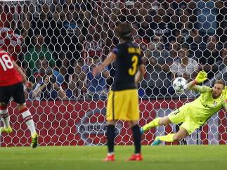 Oblak para un penalti a Guardado