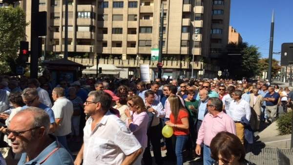 Manifestación contra el 'aislamiento ferroviario' en Granada Manifestación contra el 'aislamiento ferroviario' en Granada