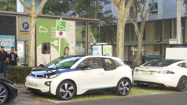 Punto de carga rápida para vehículos eléctricos en Reus (Tarragona) Punto de carga rápida para vehículos eléctricos en Reus (Tarragona)