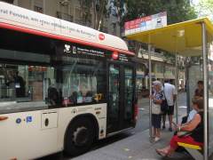 Muere un anciano atropellado por un bus urbano en Barcelona