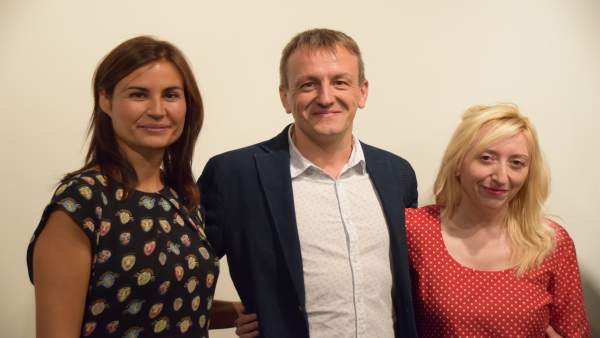 Olga Julián, Fernando Rivarés y vicky Calavia, este martes, en Zaragoza. Olga Julián, Fernando Rivarés y vicky Calavia, este martes, en Zaragoza.