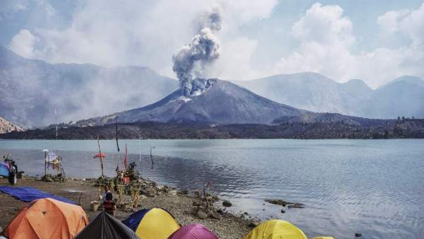 Volcán en erupción Volcán en erupción