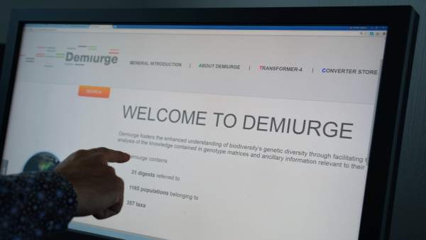 Caujapé explicando el proyecto y las mejoras del proyecto Demiurge Caujapé explicando el proyecto y las mejoras del proyecto Demiurge