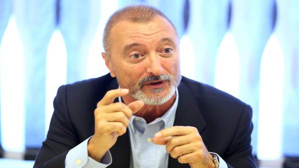 Encuentro con el escritor Arturo Pérez Reverte y el cineasta Agustín Díaz-Yanes Encuentro con el escritor Arturo Pérez Reverte y el cineasta Agustín Díaz-Yanes