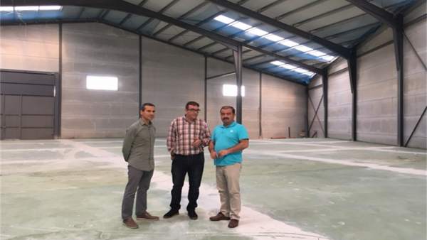 Visita a la nave industrial en Castillo de Locubín Visita a la nave industrial en Castillo de Locubín