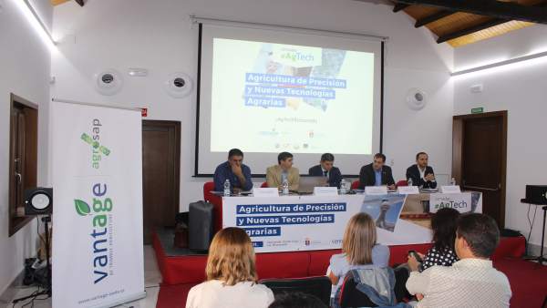 Inauguración de jornada en La Rinconada sobre la agricultura de precisión Inauguración de jornada en La Rinconada sobre la agricultura de precisión