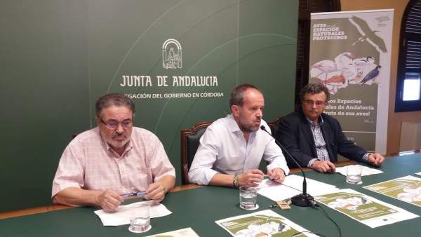 Algar (centro) durante la presentación de las actividades Algar (centro) durante la presentación de las actividades