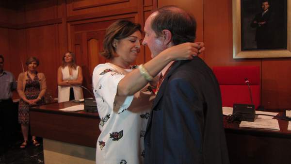 Isabel Ambrosio y el nuevo concejal del PSOE, Andrés Pino Isabel Ambrosio y el nuevo concejal del PSOE, Andrés Pino