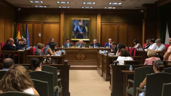 El pleno aprueba la concesión de las Medallas de Oro de la Provincia 2016. El pleno aprueba la concesión de las Medallas de Oro de la Provincia 2016.