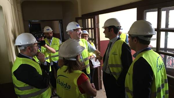 El alcalde de Almería visita las obras de la nueva biblioteca El alcalde de Almería visita las obras de la nueva biblioteca