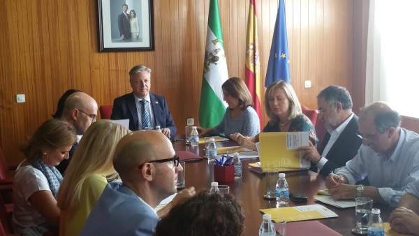 Primo Jurado preside la reunión Primo Jurado preside la reunión